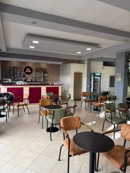 Tirane, jepet me qera bar-kafe Kati 0, 150 m² 1.200 € (Rruga Don Bosko)