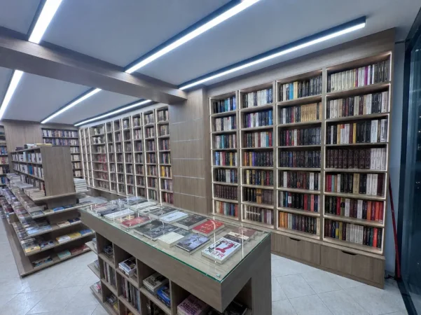 Tirane, jepet me qera ambjent biznesi Kati 0, 54 m² 1.600 € (Qender)