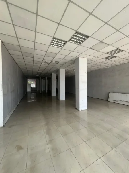 Tirane, jepet me qera ambjent biznesi Kati 1, 400 m² 4.000 € (SPITALI AMERIKAN 3)
