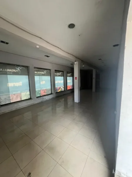 Tirane, jepet me qera ambjent biznesi Kati 1, 400 m² 4.000 € (SPITALI AMERIKAN 3)