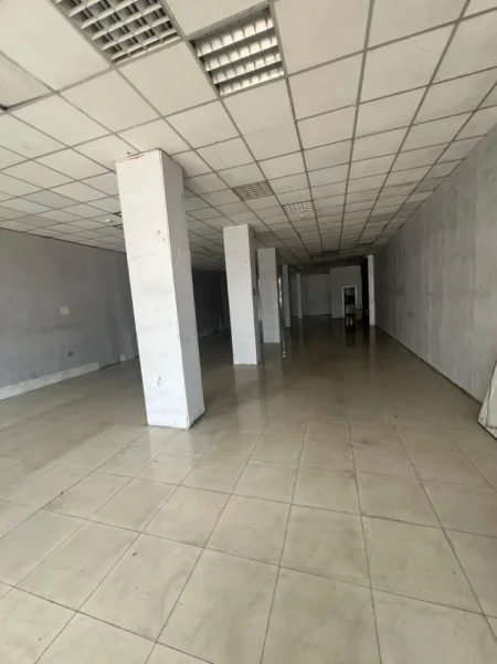 Tirane, jepet me qera ambjent biznesi Kati 1, 400 m² 4.000 € (SPITALI AMERIKAN 3)