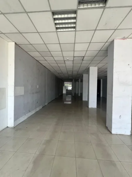 Tirane, jepet me qera ambjent biznesi Kati 1, 400 m² 4.000 € (SPITALI AMERIKAN 3)