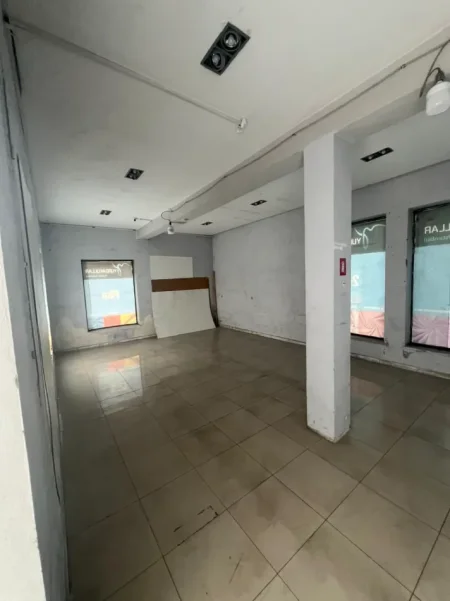 Tirane, jepet me qera ambjent biznesi Kati 1, 400 m² 4.000 € (SPITALI AMERIKAN 3)