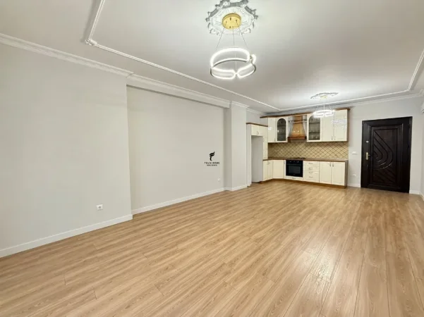 Tirane, jepet me qera zyre Kati 1, 110 m² 1.400 € (KOMUNA E PARISIT)