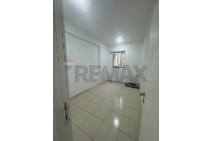 Tirane, jepet me qera ambjent biznesi Kati 2, 90 m² 800 € 