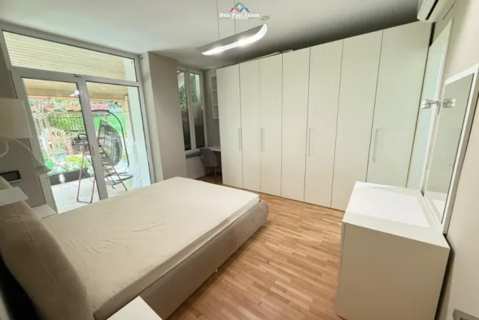 Tirane, jepet me qera apartament 2+1 Kati 0, 160 m² 1.000 € (Secret Garden)