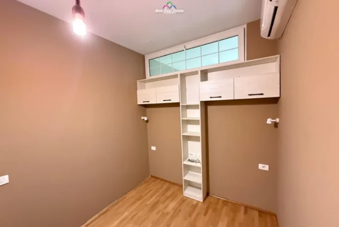 Tirane, jepet me qera apartament 2+1 Kati 0, 160 m² 1.000 € (Secret Garden)
