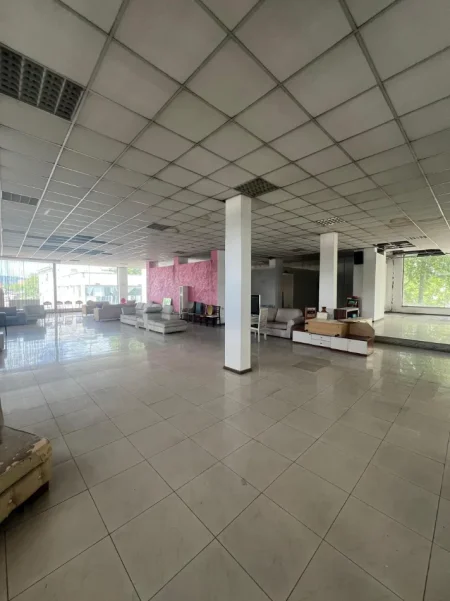 Tirane, jepet me qera ambjent biznesi Kati 2, 750 m² 3.750 € (SPITALI AMERIKAN 3)