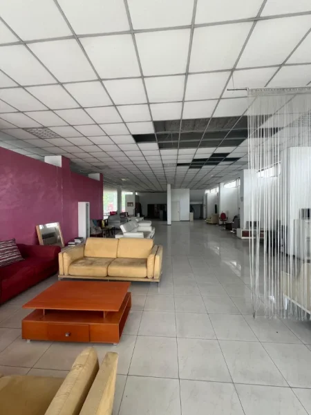 Tirane, jepet me qera ambjent biznesi Kati 2, 750 m² 3.750 € (SPITALI AMERIKAN 3)