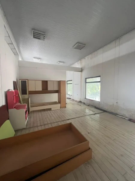 Tirane, jepet me qera ambjent biznesi Kati 2, 750 m² 3.750 € (SPITALI AMERIKAN 3)