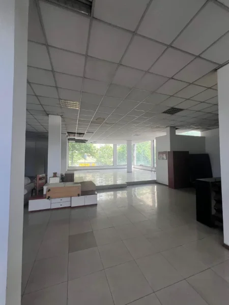 Tirane, jepet me qera ambjent biznesi Kati 2, 750 m² 3.750 € (SPITALI AMERIKAN 3)
