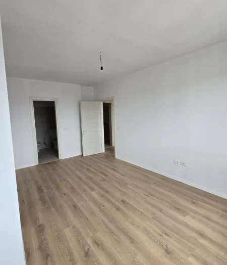 Tirane, shitet apartament 2+1+Ballkon , 200 m² 170.000 € 