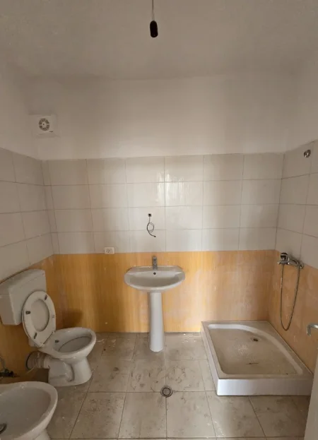 Tirane, shitet apartament 2+1+Ballkon , 200 m² 170.000 € 