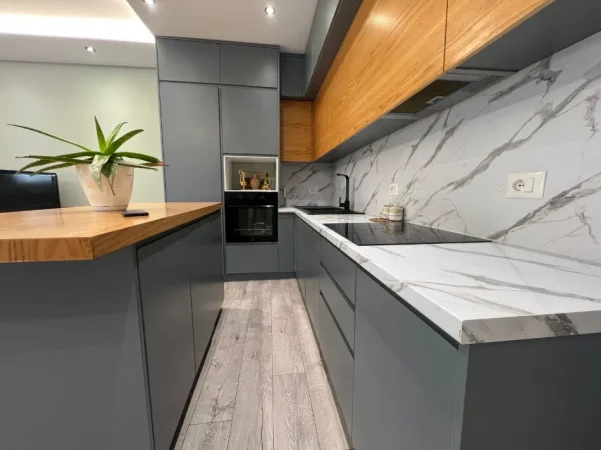 Tirane, jepet me qera apartament 2+1 Kati 11, 120 m² 800 € (Fusha Aviacionit)