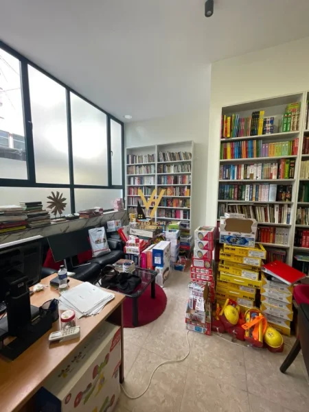 Tirane, jepet me qera zyre Kati 0, 40 m² 520 € (MYSLYM SHYRI)
