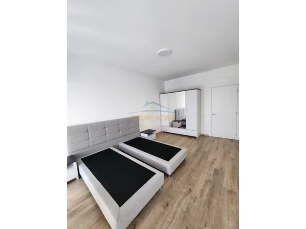 Tirane, jepet me qera apartament 1+1+Ballkon Kati 11, 76 m² 600 € (Kompleksi Arlis)