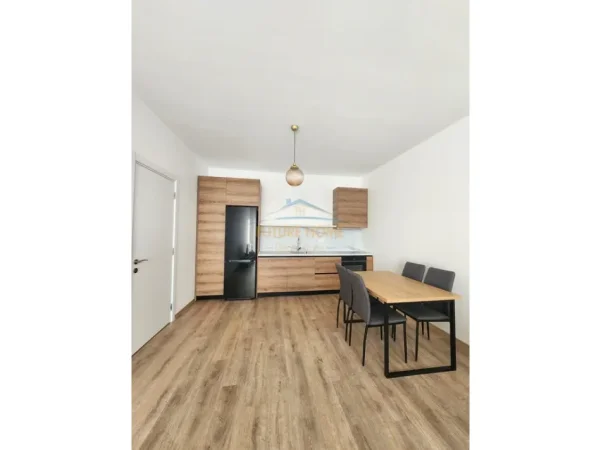 Tirane, jepet me qera apartament 1+1+Ballkon Kati 11, 76 m² 600 € (Kompleksi Arlis)