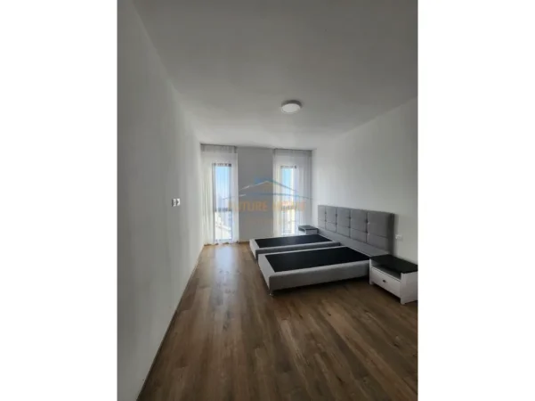 Tirane, jepet me qera apartament 1+1+Ballkon Kati 11, 76 m² 600 € (Kompleksi Arlis)
