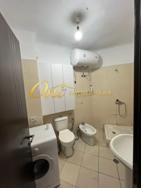 Tirane, jepet me qera apartament 2+1 Kati 5, 112 m² 600 € (KOMUNA E PARISIT)
