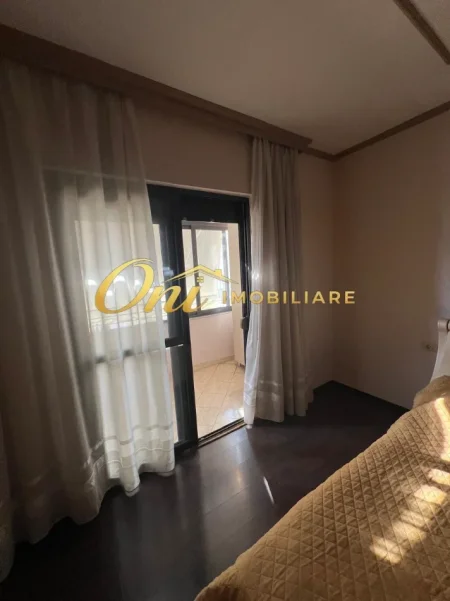 Tirane, jepet me qera apartament 2+1 Kati 5, 112 m² 600 € (KOMUNA E PARISIT)