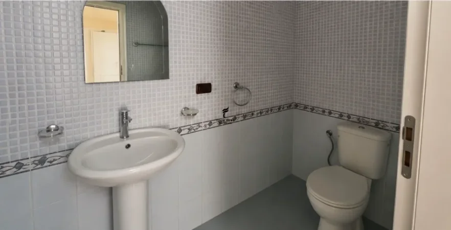 Tirane, jepet me qera apartament 2+1 Kati 2, 120 m² 1.000 € (BLLOK)