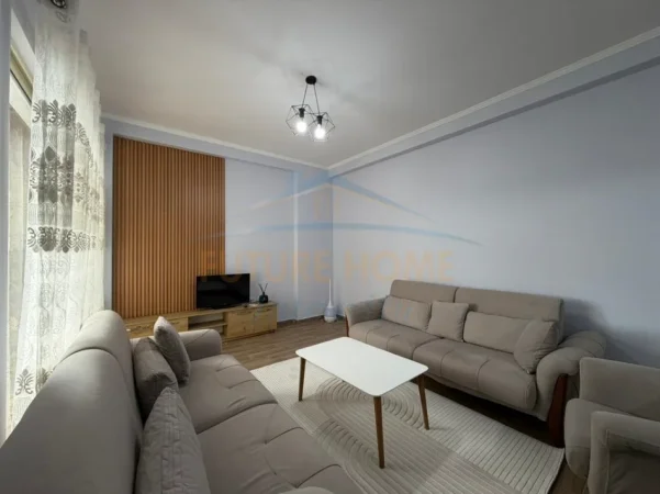 Tirane, jepet me qera apartament 2+1+Ballkon Kati 5, 102 m² 580 € (Unaza e Re)