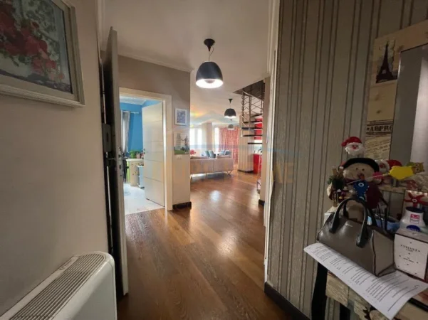 Tirane, shitet apartament 2+1+Ballkon Kati 10, 101 m² 205.600 € (Pallati me Shigjeta)
