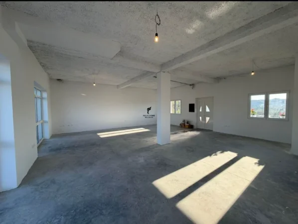 Tirane, jepet me qera magazine Kati 0, 100 m² 500 € (KASHAR)
