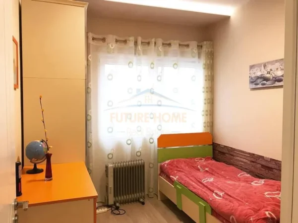Tirane, jepet me qera apartament 2+1+Ballkon Kati 3, 80 m² 800 € (Kodra e Diellit)