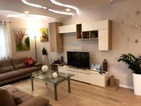 Tirane, jepet me qera apartament 2+1+Ballkon Kati 3, 80 m² 800 € (Kodra e Diellit)