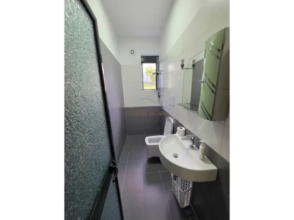 Tirane, jepet me qera apartament 3+1+Ballkon Kati 1, 132 m² 600 € (Sauk)