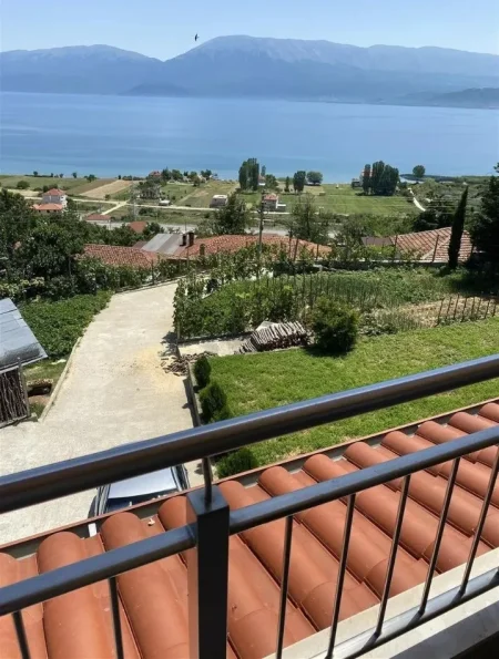 Pogradec, shitet Vile 2 Katshe Kati 2, 3.405 m² 260.000 € (Rruga Kajo Karafili)