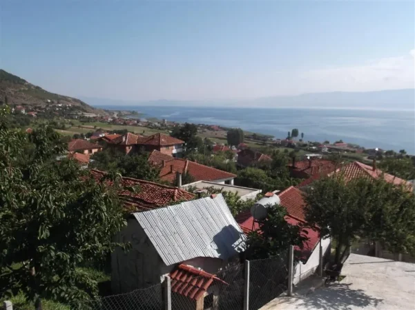 Pogradec, shitet Vile 2 Katshe Kati 2, 3.405 m² 260.000 € (Rruga Kajo Karafili)