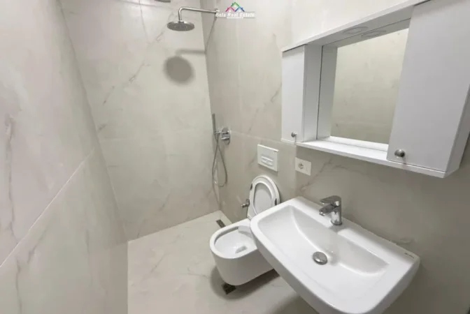 Tirane, jepet me qera apartament 1+1 , 50 m² 380 € (Rruga Pasho Hysa)