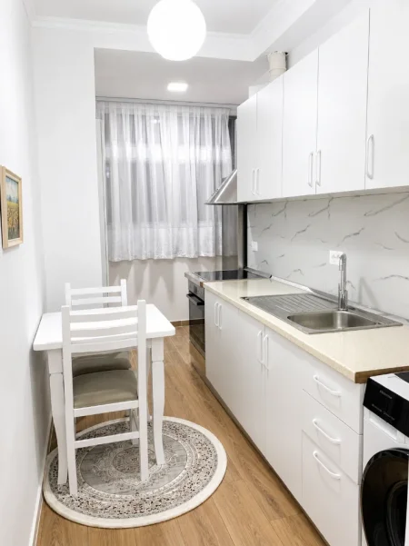 Tirane, jepet me qera garsonier 1+1 Kati 2, 30 m² 370 € 