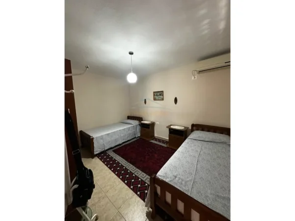 Tirane, jepet me qera apartament 1+1+Ballkon Kati 3, 42 m² 450 € (Rruga e Elbasanit)
