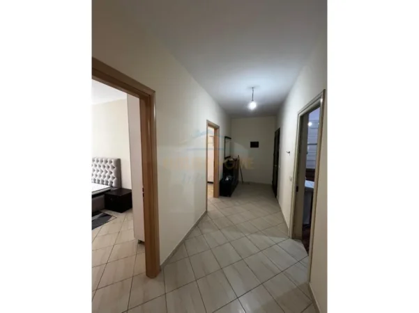 Tirane, jepet me qera apartament 2+1+Ballkon Kati 3, 100 m² 550 € (Unaza e Re)