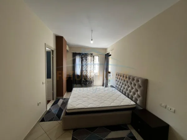 Tirane, jepet me qera apartament 2+1+Ballkon Kati 3, 100 m² 550 € (Unaza e Re)