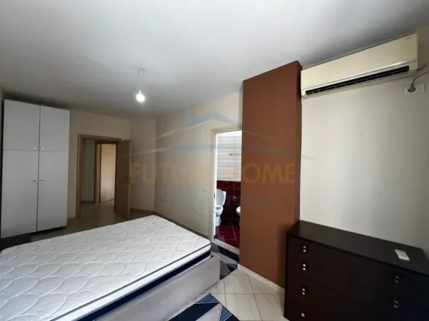 Tirane, jepet me qera apartament 2+1+Ballkon Kati 3, 100 m² 550 € (Unaza e Re)