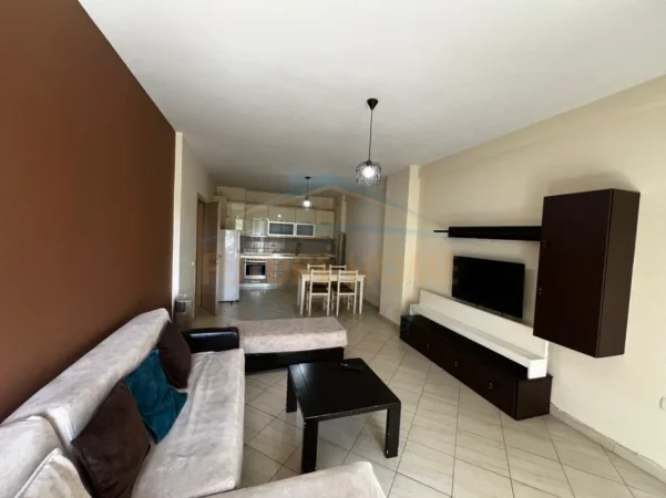 Tirane, jepet me qera apartament 2+1+Ballkon Kati 3, 100 m² 550 € (Unaza e Re)