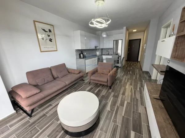 Tirane, jepet me qera apartament 1+1+Ballkon Kati 3, 65 m² 550 € (Liqeni i Thate)