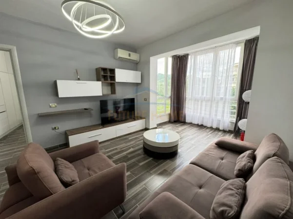 Tirane, jepet me qera apartament 1+1+Ballkon Kati 3, 65 m² 550 € (Liqeni i Thate)