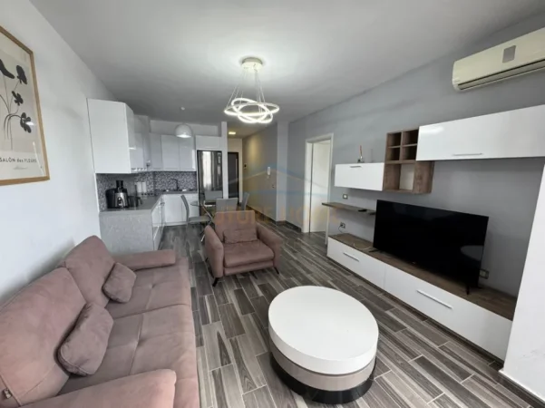 Tirane, jepet me qera apartament 1+1+Ballkon Kati 3, 65 m² 550 € (Liqeni i Thate)