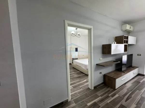 Tirane, jepet me qera apartament 1+1+Ballkon Kati 3, 65 m² 550 € (Liqeni i Thate)