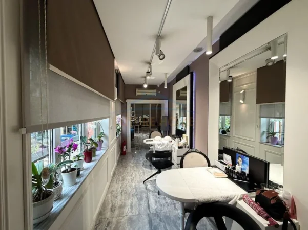 Tirane, shitet ambjent biznesi Kati 1, 120 m² (Pallatet Agimi, Bllok)