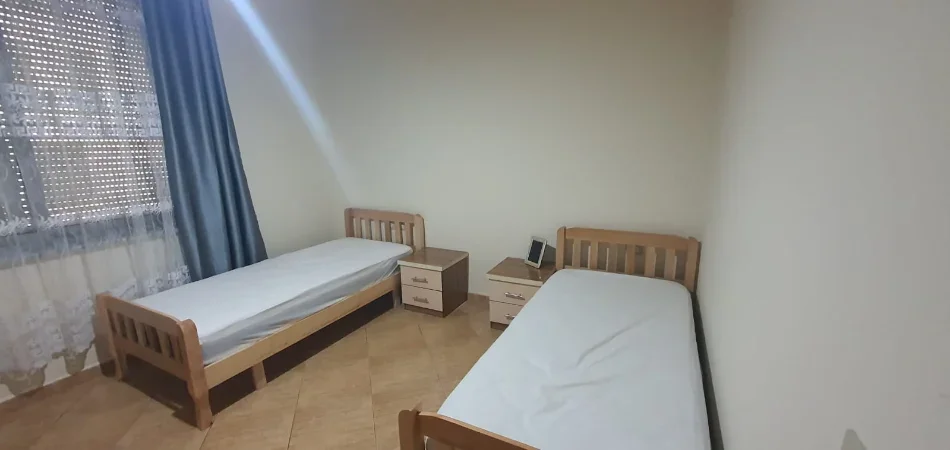 Tirane, jepet me qera apartament 2+1+Aneks Kati 5, 101 m² 