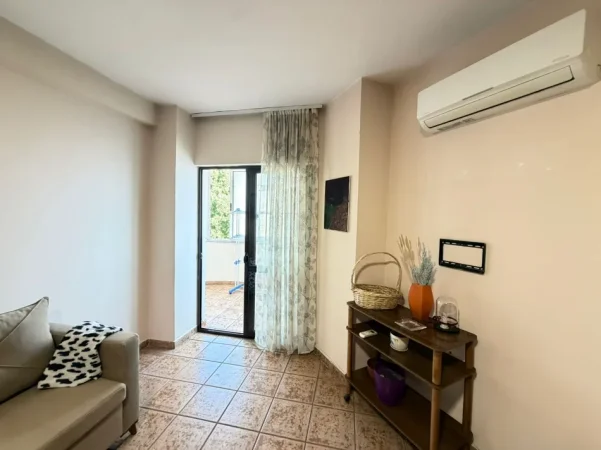 Tirane, jepet me qera apartament 1+1 Kati 1, 65 m² 450 € (Rruga e Elbasanit)