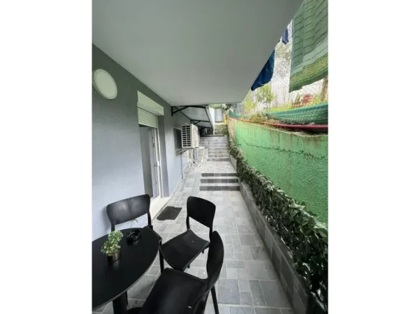 Tirane, jepet me qera apartament 2+1 Kati 1, 147 m² 700 € (kopshti botanik)