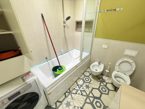 Tirane, jepet me qera apartament 2+1 Kati 0, 160 m² 1.000 € (Teg)
