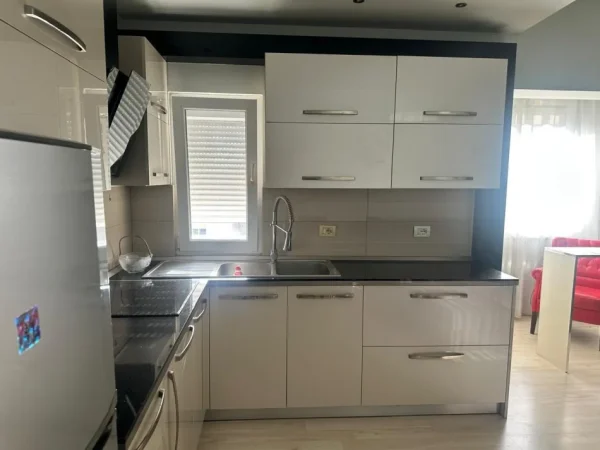 Tirane, jepet me qera apartament 1+1 Kati 6, 70 m² 500 € (Shkolla E Baletit)